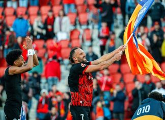 Muriqi ondeando la bandera de Mallorca