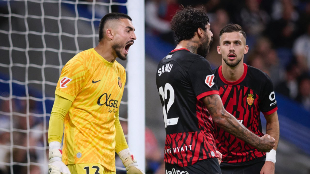 Leo Román, Samu Costa y Copete, en el Bernabéu (Foto: RCD Mallorca).